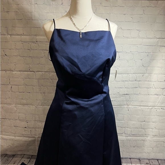 Plus size 13/14 Royal blue formal dress. Perfect for prom season or a wedding. - Picture 11 of 16